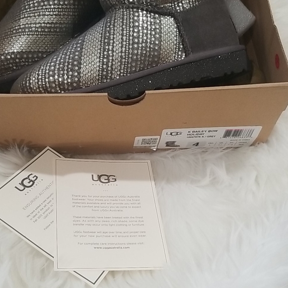 Ugg bailey bow holiday grey 4Y or womens 6 - Picture 5 of 7